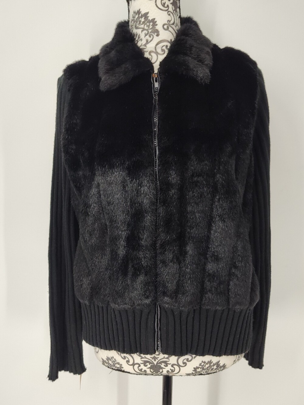 Fashion Bug Women's Black Faux Fur Zip-Front Teddy Jacket Size Medium